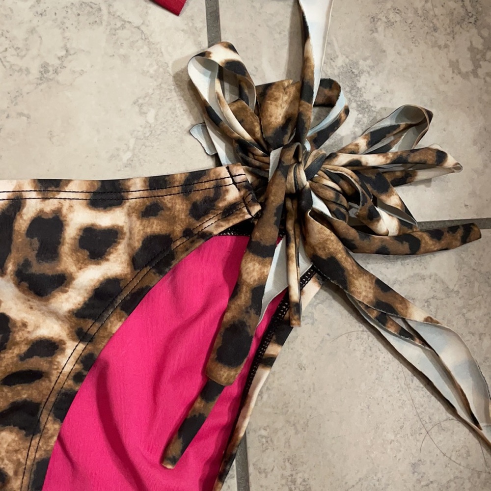 Leopard guess bottom size small ! 🐆 - Picture 3 of 6
